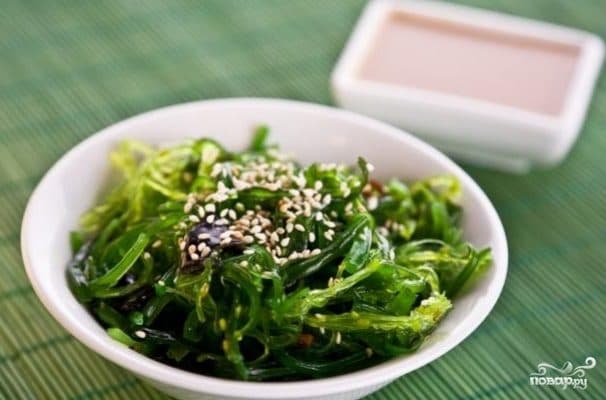 Simple seaweed salad