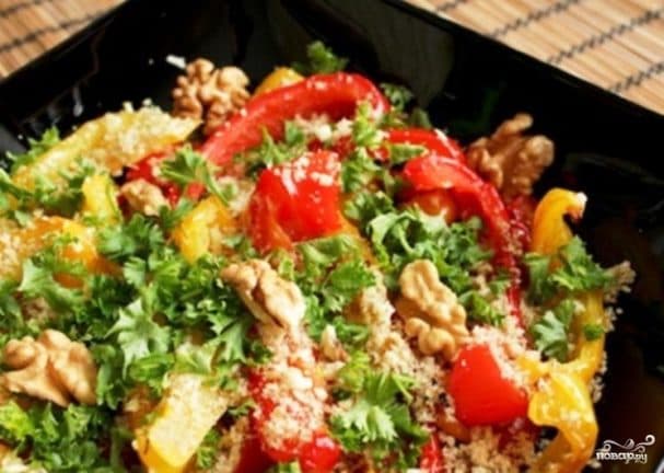 Simple salad with bell pepper