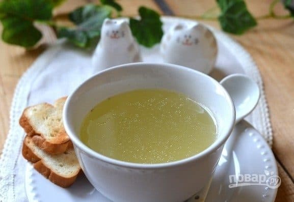 Clear chicken broth