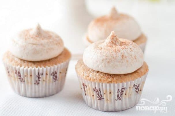 Spiced cupcakes with icing
