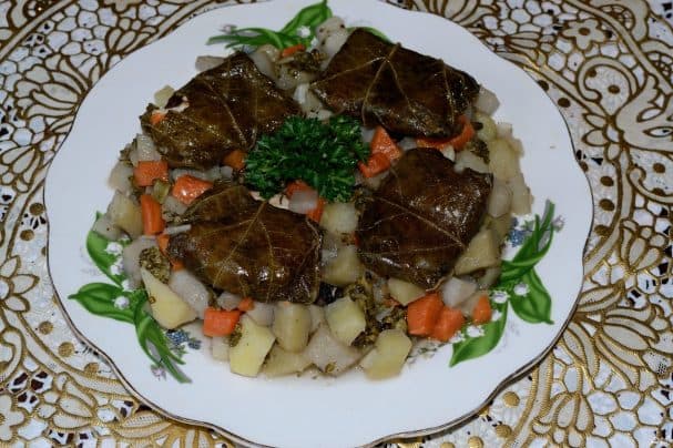 Stew with chicken and chanterelle-stuffed leaves