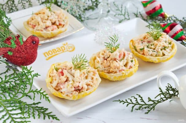 Fish salad in edible bowls