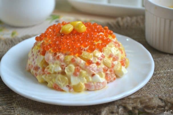 Салат з крэветкамі і чырвонай ікрай