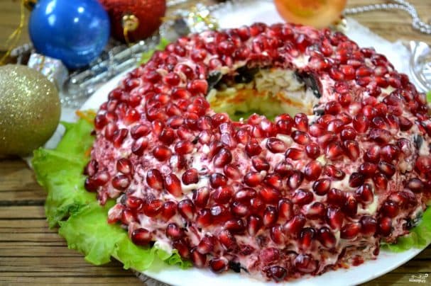 Салат с грибами и курицей