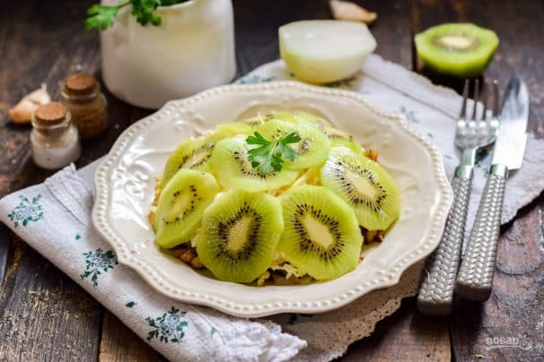 Салат з ананасами