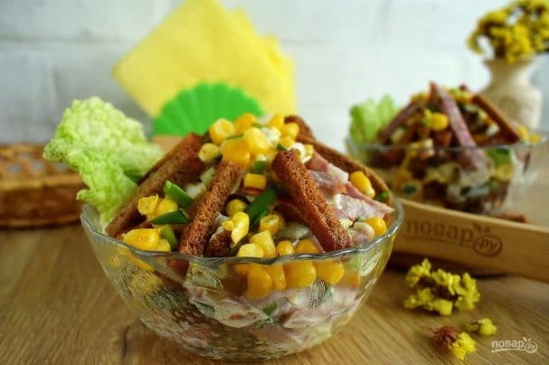 Салат с сухариками