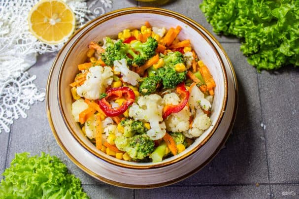 Broccoli and cauliflower salad with carrots