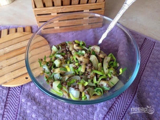 Lentil salad with eggplant and pepper