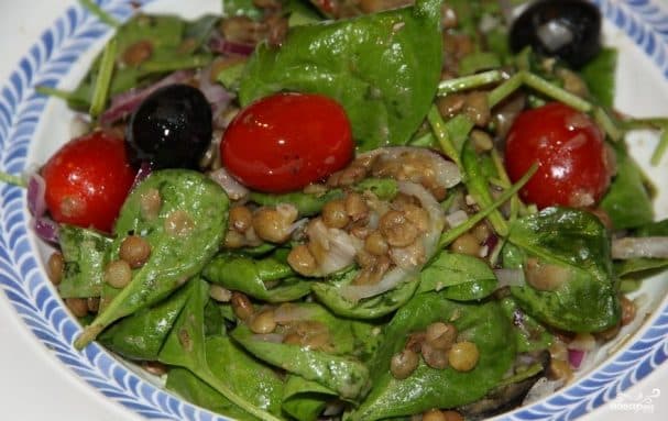 Lentil salad with vegetables