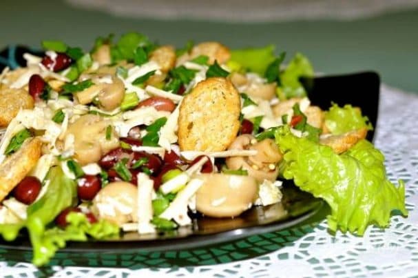 Bean and mushroom salad
