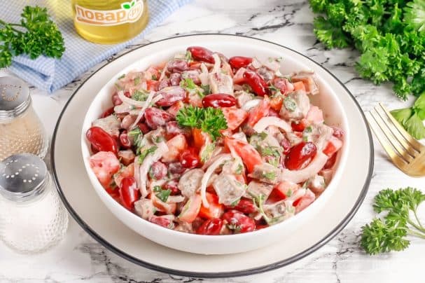 Beef and canned red bean salad