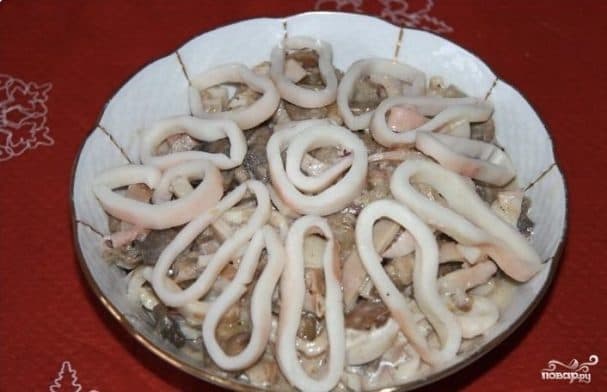 Салат з калямарамі і шампінёнамі