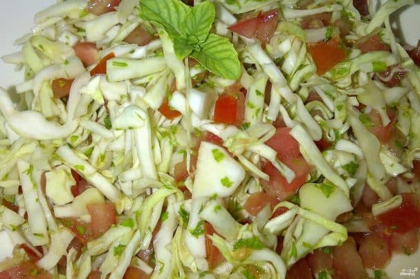 Cabbage, tomato, and garlic salad