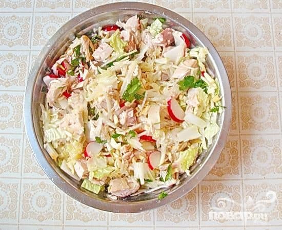 Cabbage salad with chicken and radish