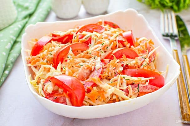 Cabbage salad with tomatoes and mayonnaise