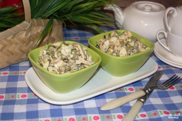 Smoked chicken salad with prunes