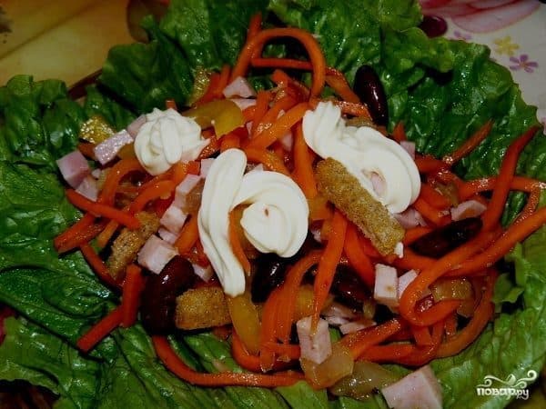 Салат из корейской моркови с сухариками