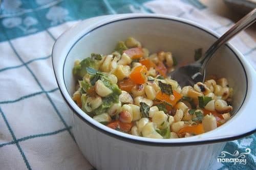 Corn, bell pepper, and avocado salad