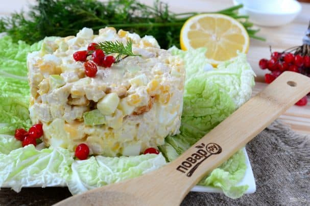 Салат з кукурузы і курынай грудкі