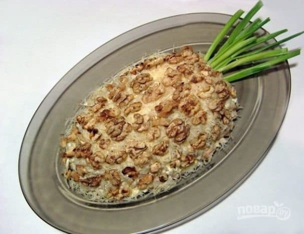 Салат з курыцы, ананасаў і яек