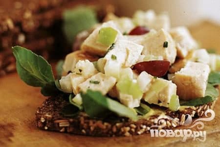 Chicken, apple, and grape salad