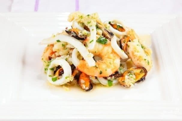 Seafood salad without mayonnaise