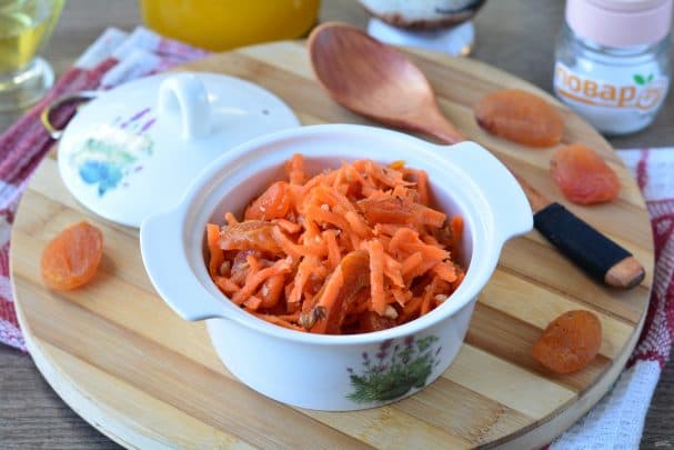 Салат з маліны і курагі