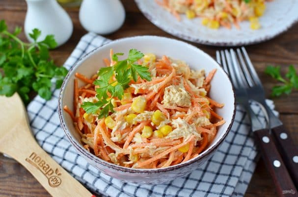 Салат з морквы па-карэйску з курыцай