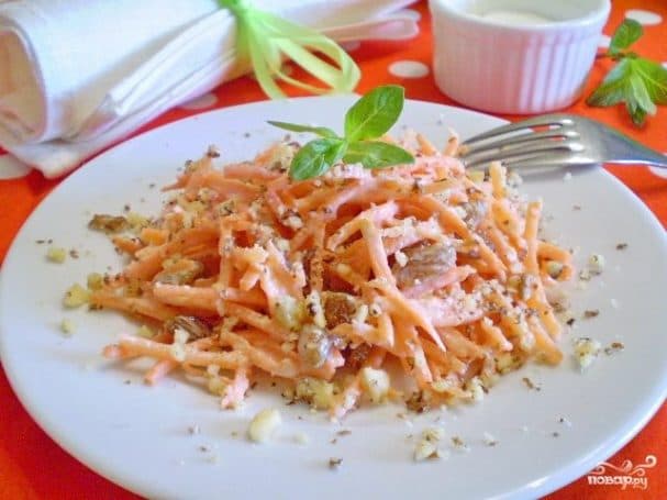 Салат из моркови с изюмом