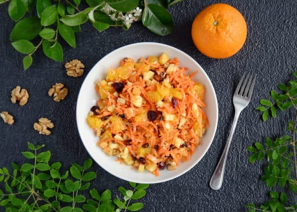 Салат із моркви, яблук і апельсина