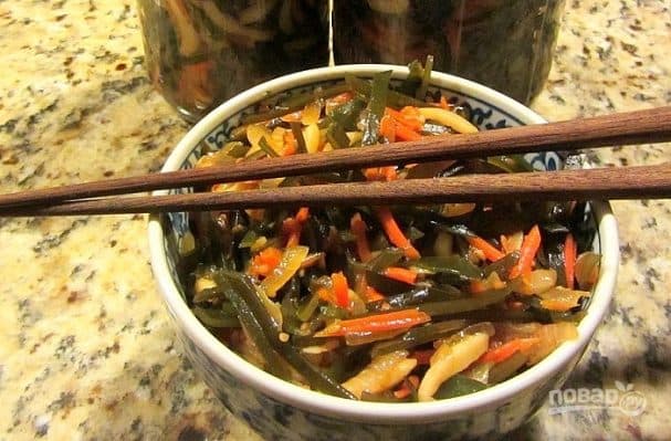 Sea salad with seaweed and squid