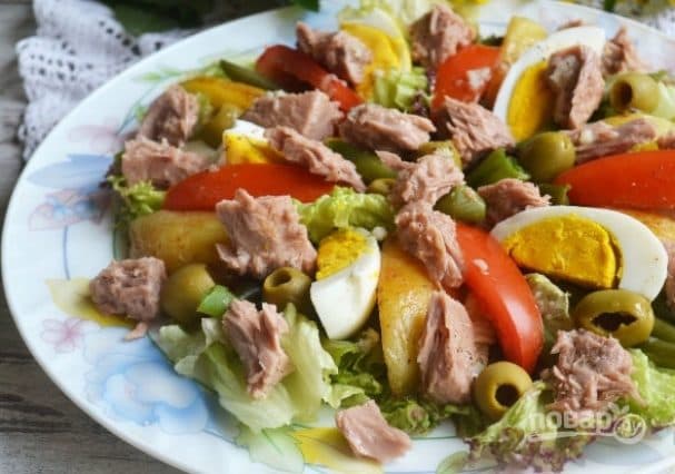 Lobster liver salad with beans and garlic