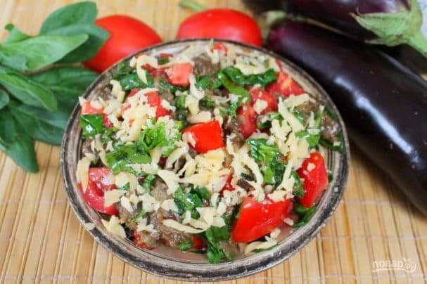 Salad of roasted eggplants with tomatoes