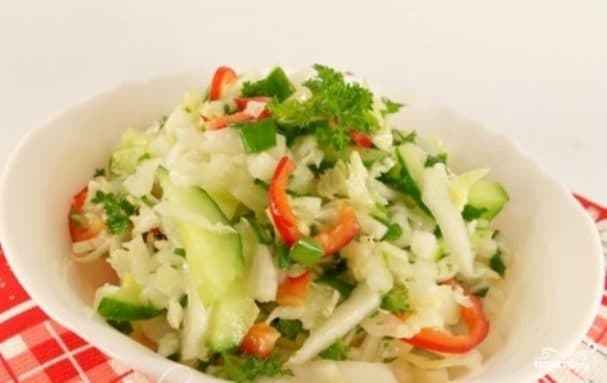 Salad with Chinese cabbage and cucumber