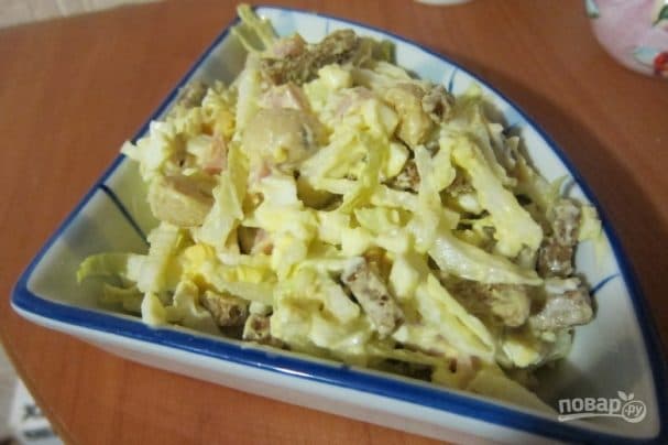 Cabbage salad with ham