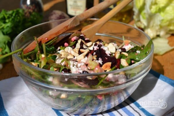 Arugula salad with pine nuts