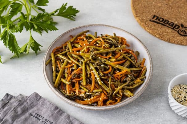 Korean-style salted fern salad