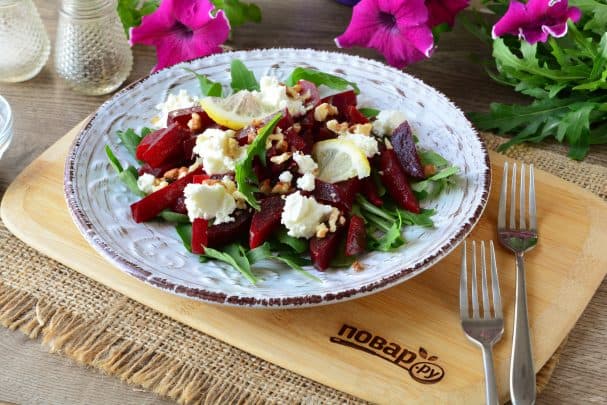 Beet salad with cottage cheese