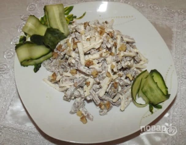 Салат из языка с грецкими орехами