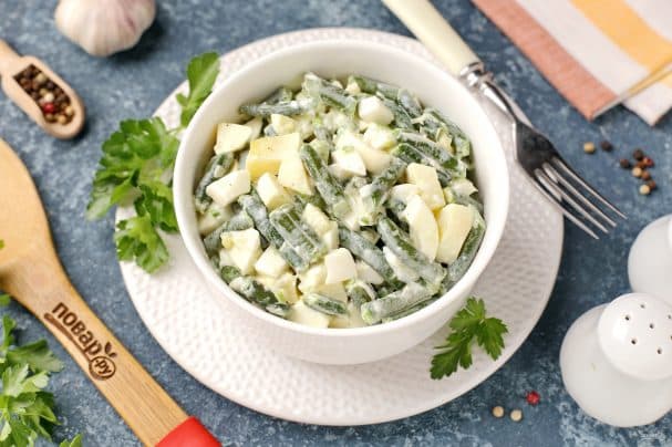 Салат из зеленой фасоли с яйцами