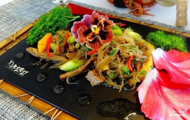 Chinese salad with beef