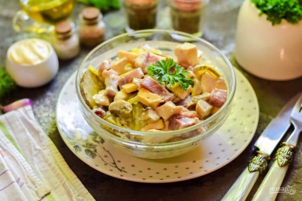Салат с ветчиной и грибами