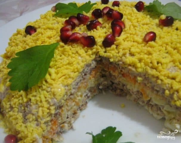Салат з консервою та сиром