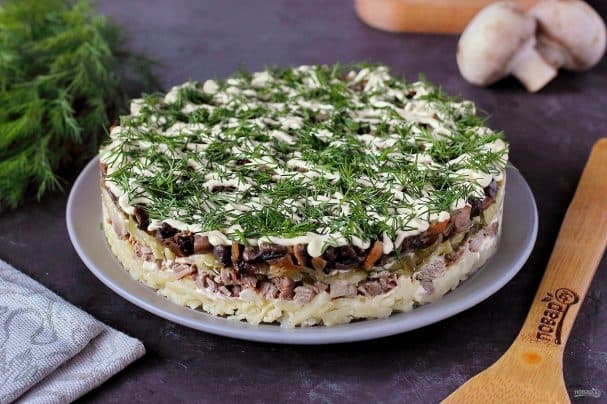 Мясны салат з грыбамі