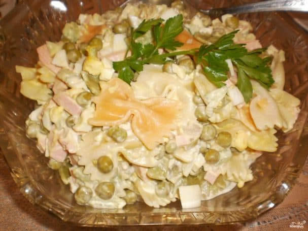 Салат з макаронамі
