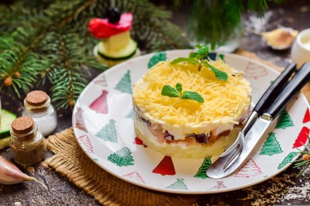 Салат з копчанай грудкой