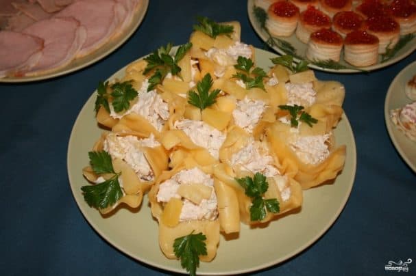 Pineapple and garlic salad