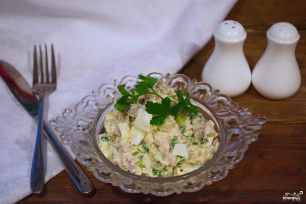 Salad with pineapple, chicken, and mushrooms