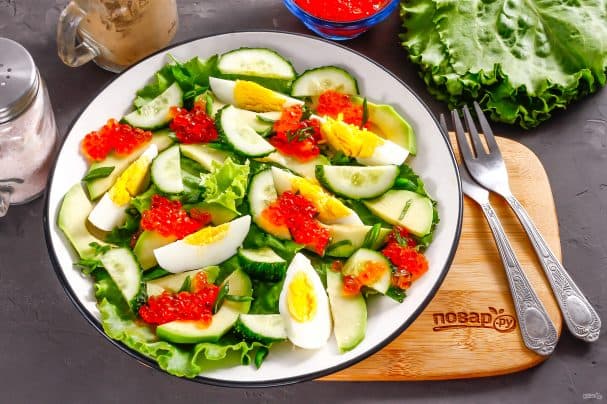 Avocado and red caviar salad
