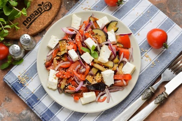Salad with eggplants, tomatoes, and feta cheese